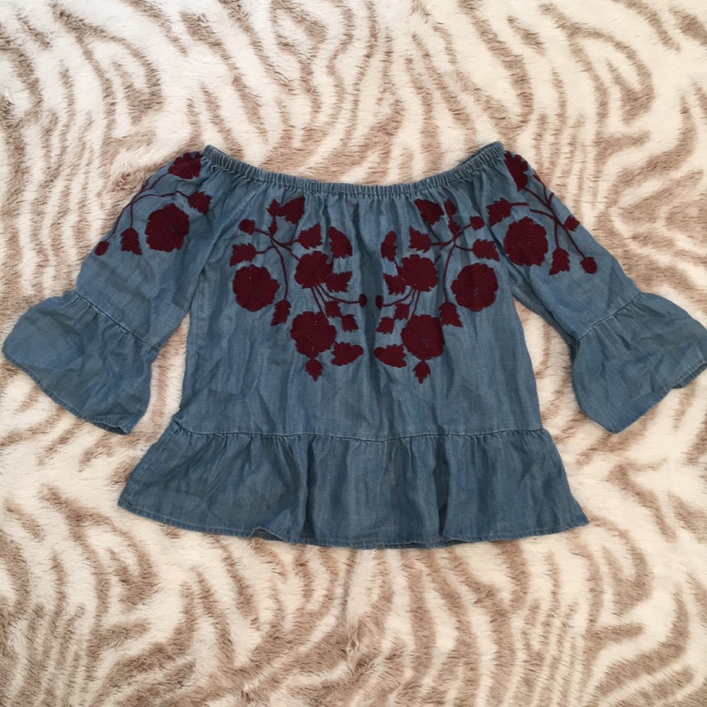 off the shoulder jean too!